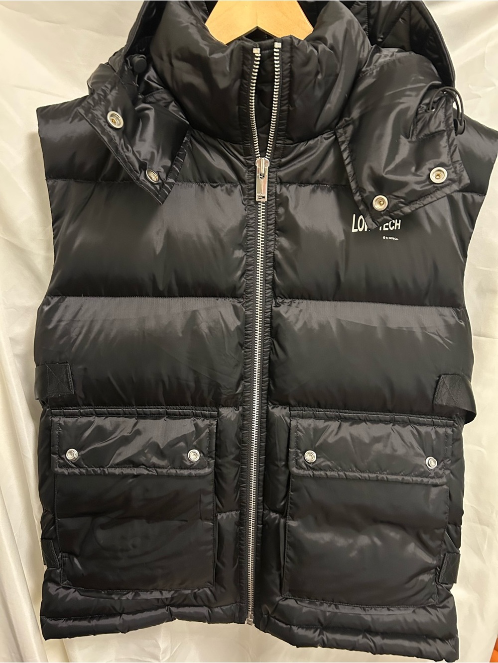 MO&Co. LOW-TECH 90% Down Puffer Vest
